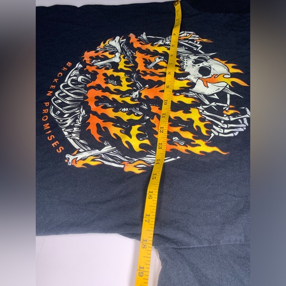 Santa Cruz Black T shirt Skull and Flames Broken Promises Skater Shirt - Picture 8 of 14
